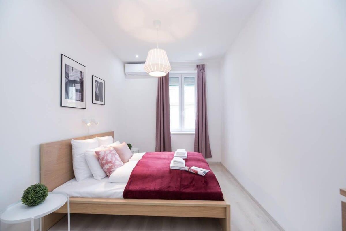 Trendy Central Apartment At Castle บูดาเปสต์ ภายนอก รูปภาพ